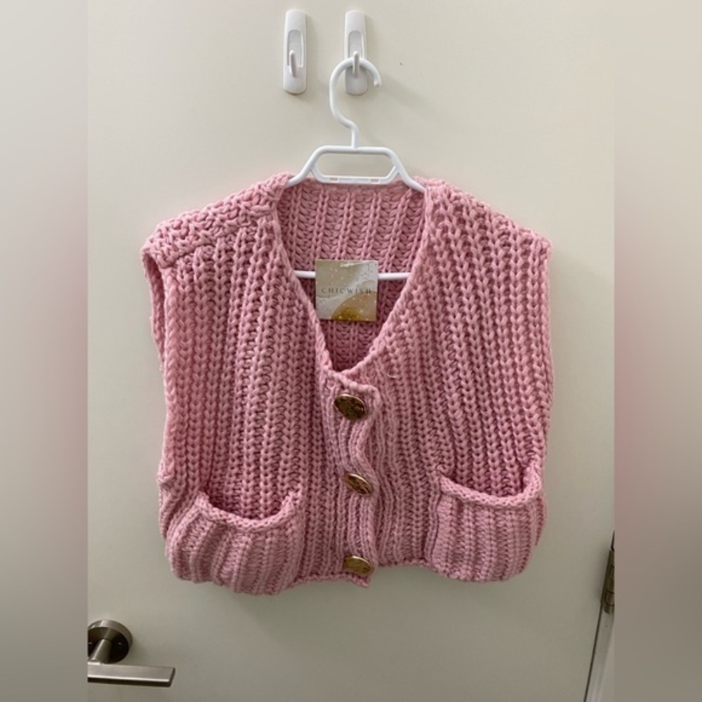 Cute gold button chunky knit vest NWOT